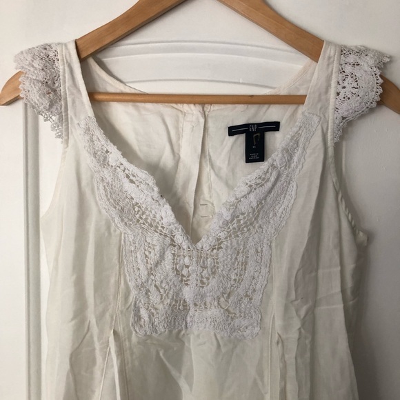 Beautiful Gap dress with lace detail - Picture 2 of 4